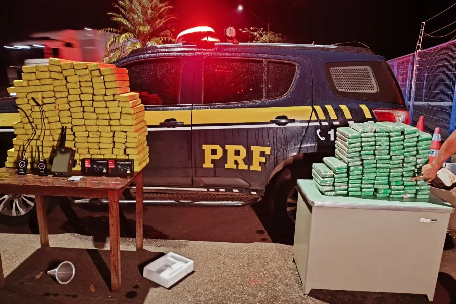 PRF apreende mais de 200 quilos de maconha em duas ações e prende três suspeitos na BR-365 em Patos de Minas